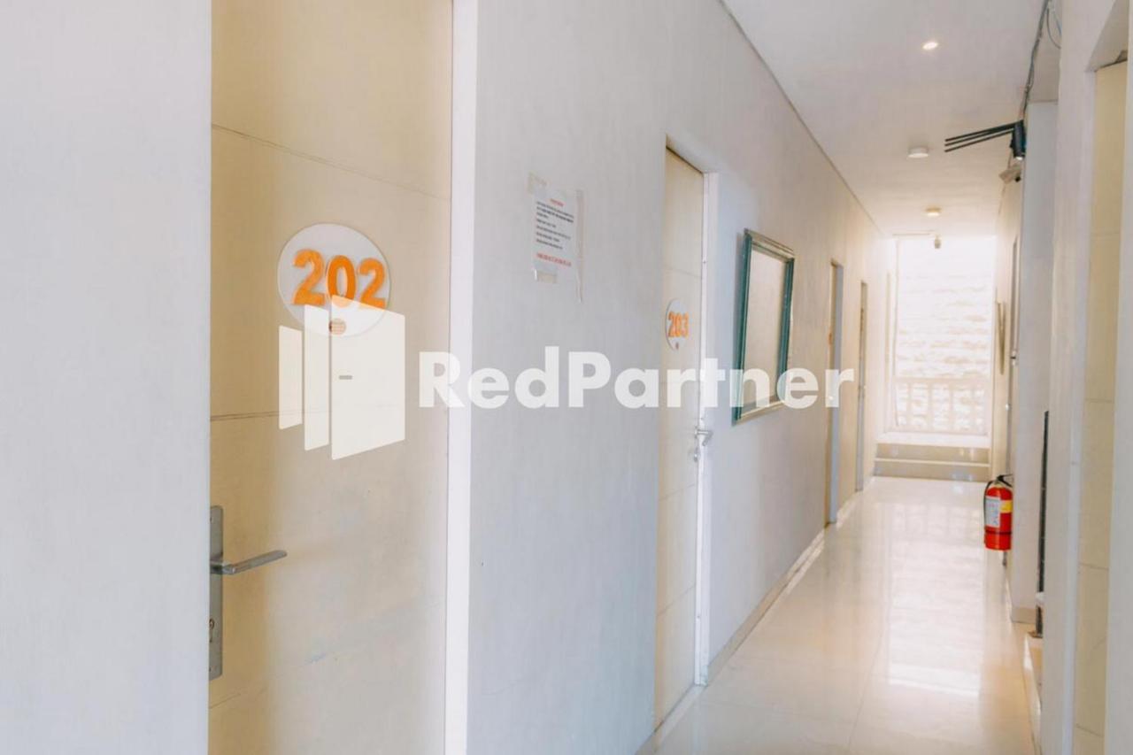 We Stay Residence Redpartner Surabaya Exterior foto